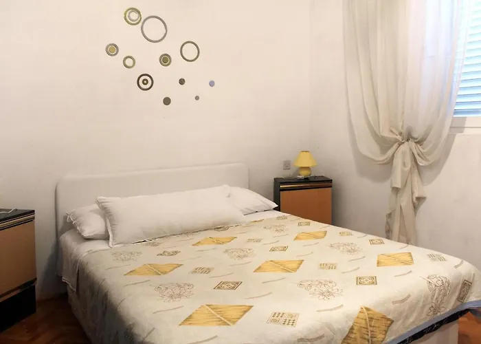572a * Korčula